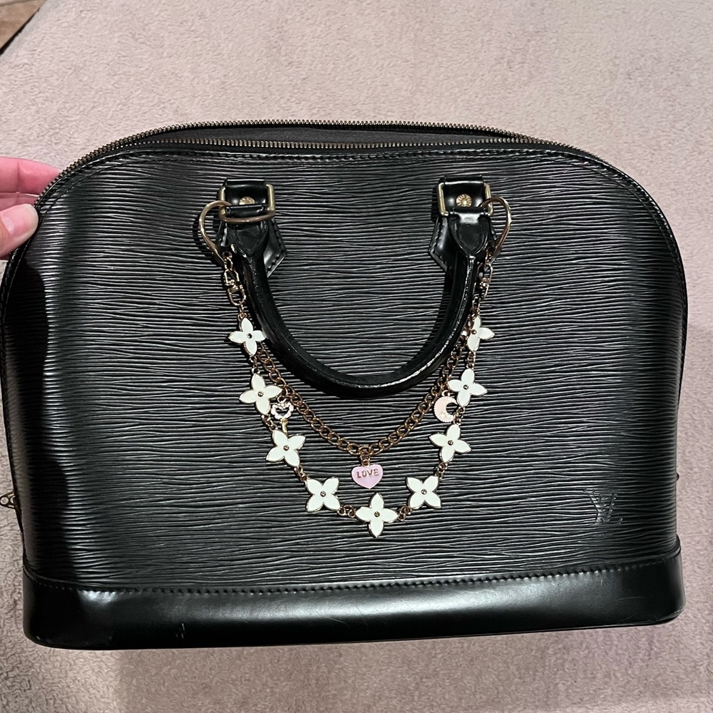 Authentic Louis Vuitton Black Epi Alma PM - GUC